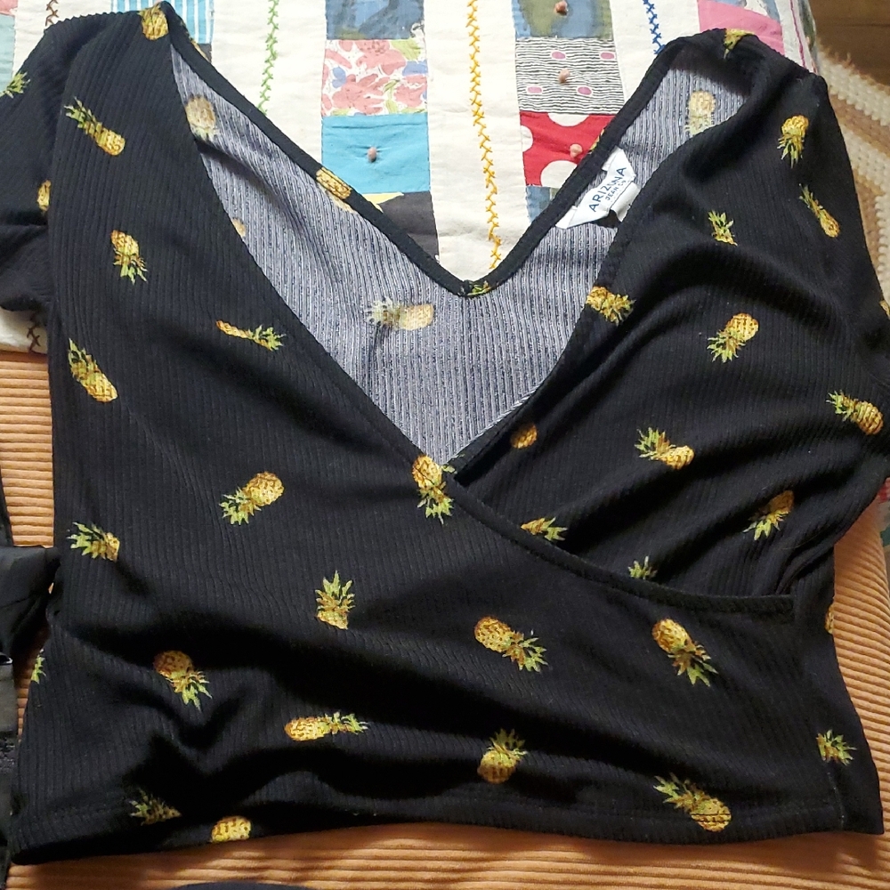 Arizona Jean Company Black Pineapple Print Crop Top